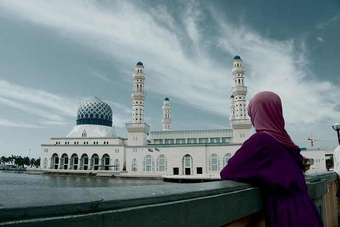 #17-19Hrs Kuala Lumpur MPV Day Tour from Singapore w' Tour Guide - Central Market for crafts and a food break