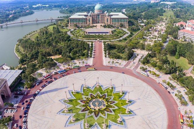 °17or19 Hrs Kuala Lumpur Van Tour from Singapore w' Tour Guide - FAQ