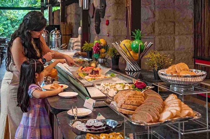 Breakfast In the Wild at Singapore Zoo Promo - Four hours at Singapore Zoo