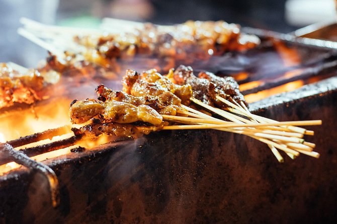 Drinks & Bites in Singapore Private Tour - Peranakan houses and the first look at Geylang