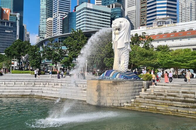 Exclusive Private Tour by a Singaporean Guide - The Civic District and Merlion Park