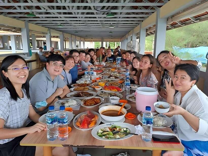 From Singapore, Batam Heritage Day Tour with Lunch & Massage - A seafood lunch with local flavor