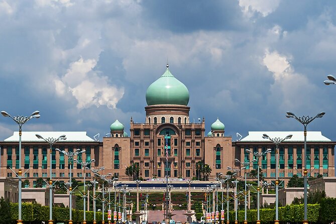 From Singapore: Private Kuala Lumpur / Malacca tour + SKY DINING - Putrajaya’s pink mosque and government center