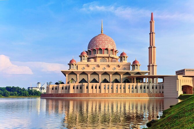 From Singapore: Private Kuala Lumpur / Malacca tour + SKY DINING - Kuala Lumpur’s monuments and market streets