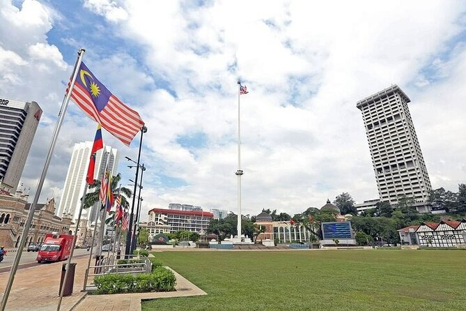 From Singapore: Private Kuala Lumpur / Malacca tour + SKY DINING - KL Tower, the Petronas Towers, and night photographs