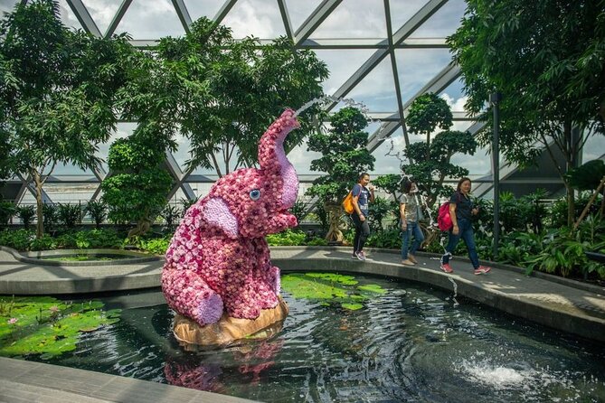 Jewel Changi Airport: Hedge Maze and Canopy Park Ticket - Finding your way through the Hedge Maze