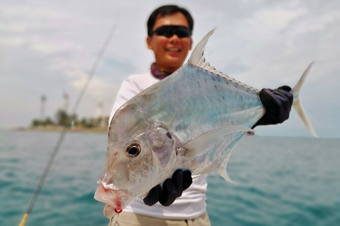 Join-in Yacht Fishing at the Southern Islands of Singapore - A strong choice for families and first-time anglers