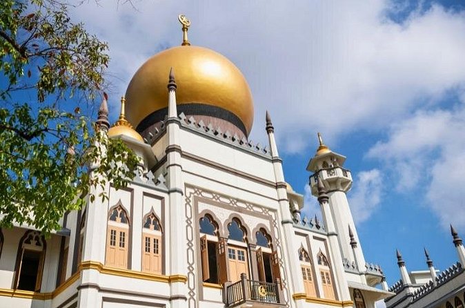 Kampong Glam and Little India Join-in Walking Tour - Sri Veeramakaliamman Temple is the spiritual center