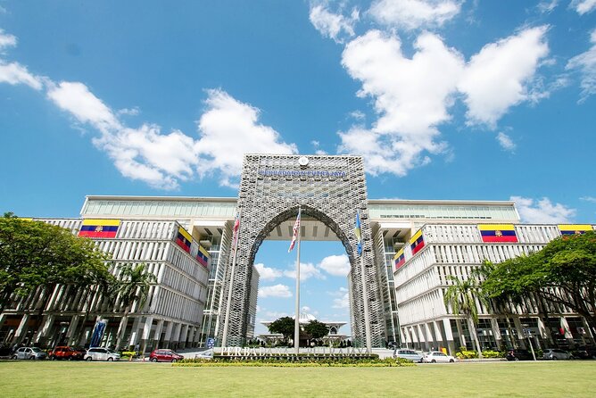 LUXURY Private day tour: Kuala Lumpur & Malacca from Singapore by licensed guide - St. Paul’s Hill and A Famosa Fort