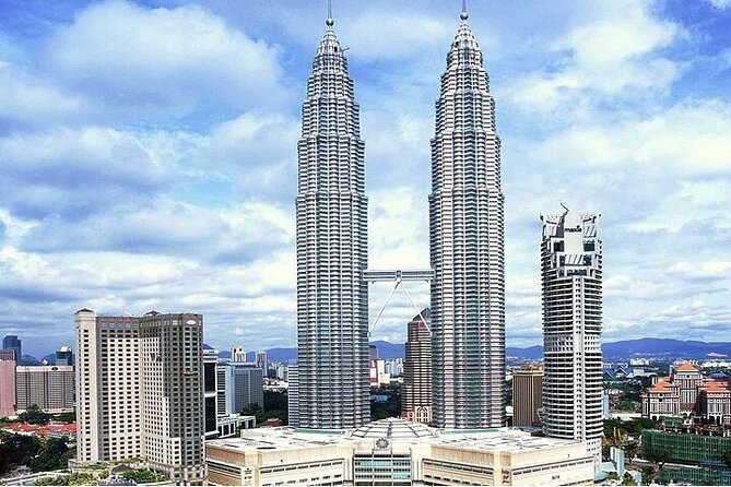 LUXURY VIP bus: Kuala Lumpur (KL) guided day tour from Singapore - The luxury bus and the early border crossing