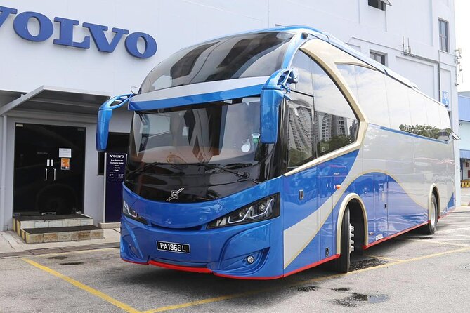 LUXURY VIP bus: Kuala Lumpur (KL) guided day tour from Singapore - National Monument and the royal photo stop