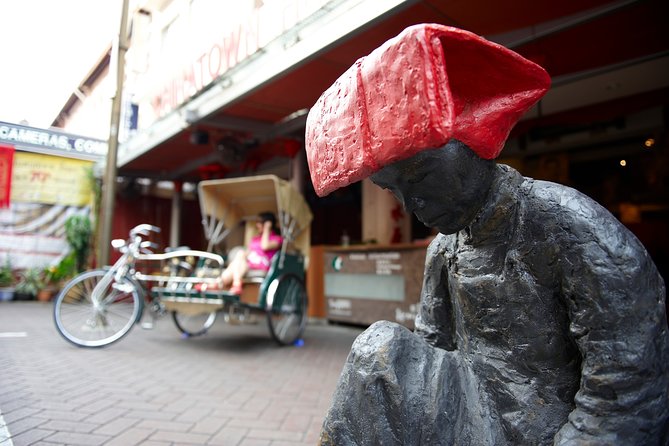 Michelin Premium Food Tour with Hawker Centre & Chinatown Tour - The wet market and Chinatown’s everyday food culture