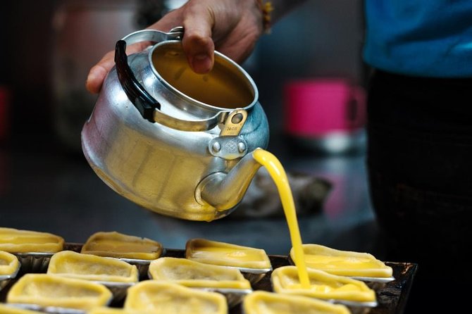 Michelin Premium Food Tour with Hawker Centre & Chinatown Tour - Chinatown, Sri Mariamman Temple, and the Street of the Dead