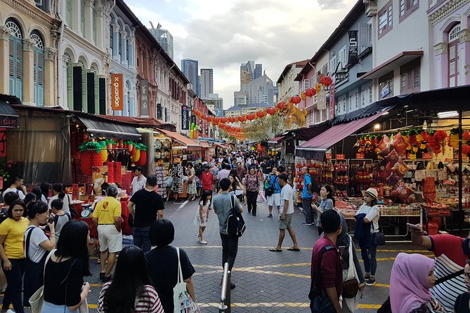 Nostalgic Chinatown of Singapore - A short but pointed stop at Buddha Tooth Relic Temple