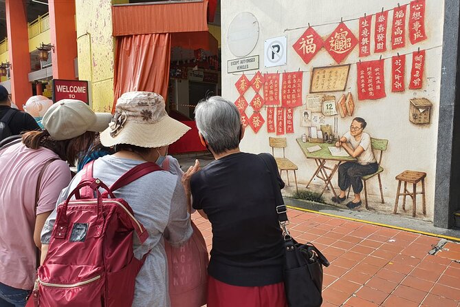 Nostalgic Chinatown of Singapore - Walking the Chinatown Street Market