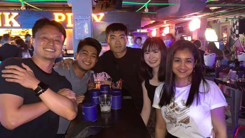 Party Singapore Bespoke Pub Crawl - Priority entry at Rave Singapore