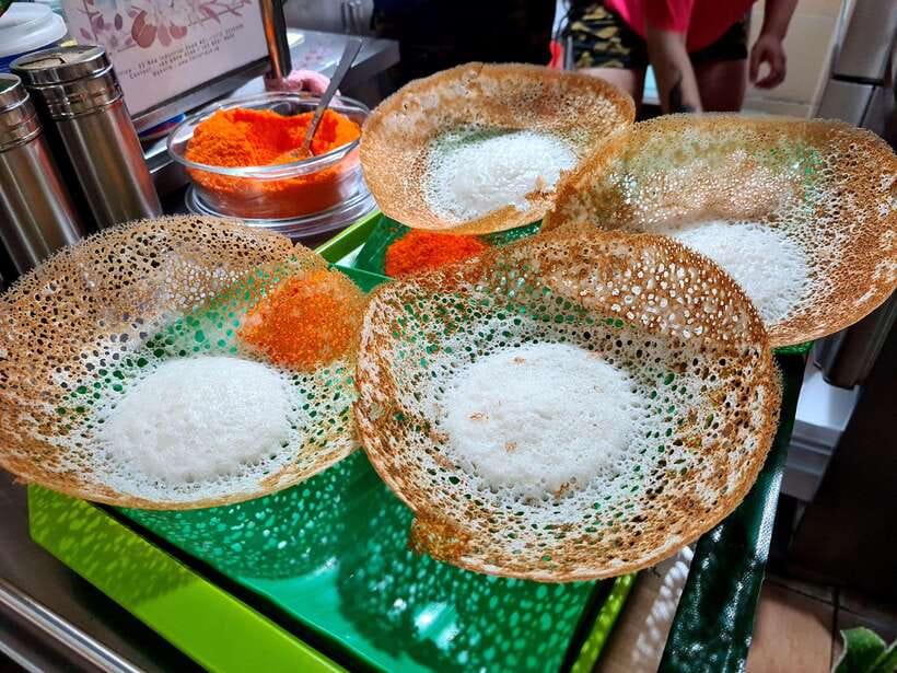 Personalised 3in1 Food Tour: 3 Cultural Trails of Singapore - Kampong Glam brings murals, mosques, and spice