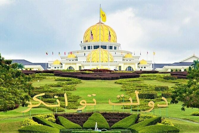 Private 2-day tour: Thailand, Malaysia & Indonesia (3 countries) from Singapore - Betong adds quirky sights and a hilltop temple