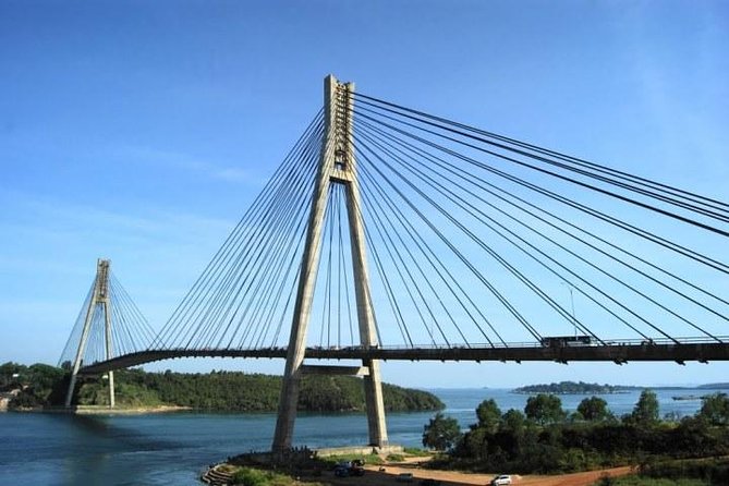 PRIVATE: Batam day tour with Ferry, 2-hour Massage and Lunch from Singapore - Seeing Batam Through Its Religious Buildings