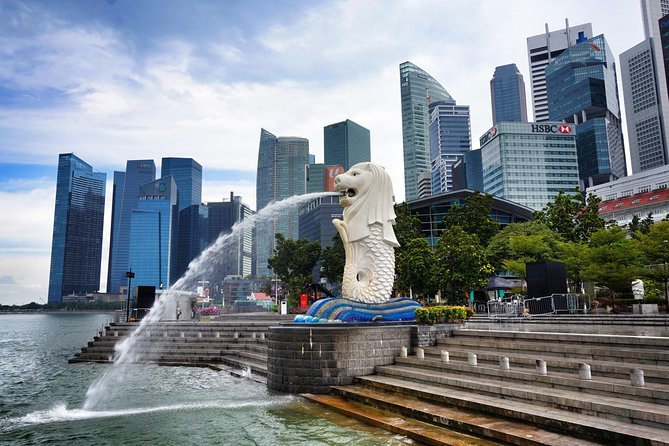 Private Singapore Airport Layover Walking Tour - Singapore’s civic center in a compact walk