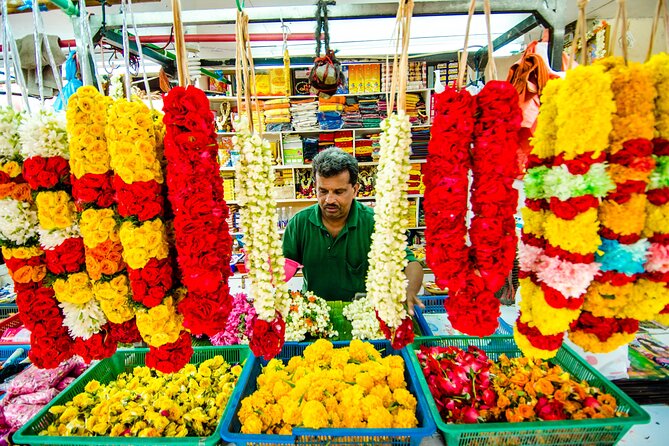 Private Singapore Chinatown, Little India and Temples Guided Tour - Sri Mariamman Temple: Singapore’s oldest Hindu temple