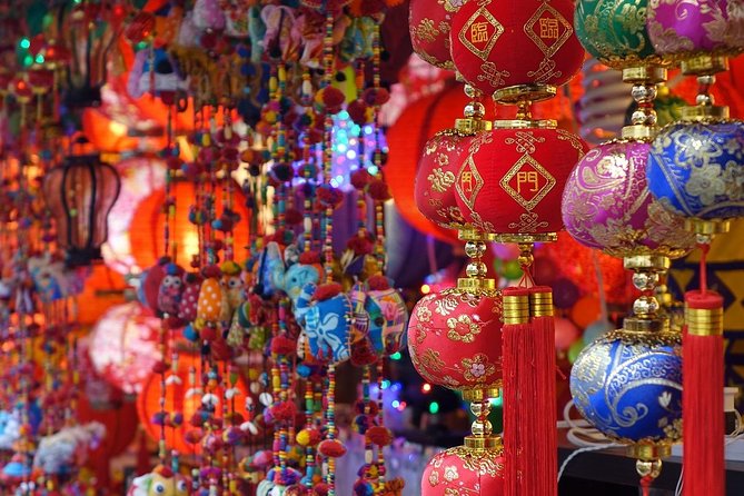 Private Singapore Customized Tour With Driver in small group - China Square and the Chinatown food option
