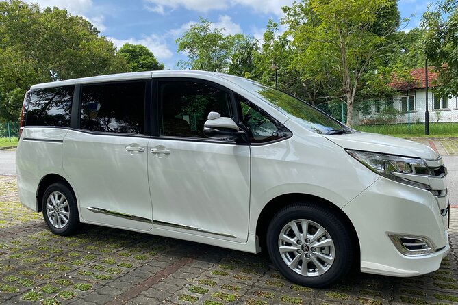 Private Singapore Departure Transfer: Hotel to Changi Airport - A simple final ride from your hotel to Changi