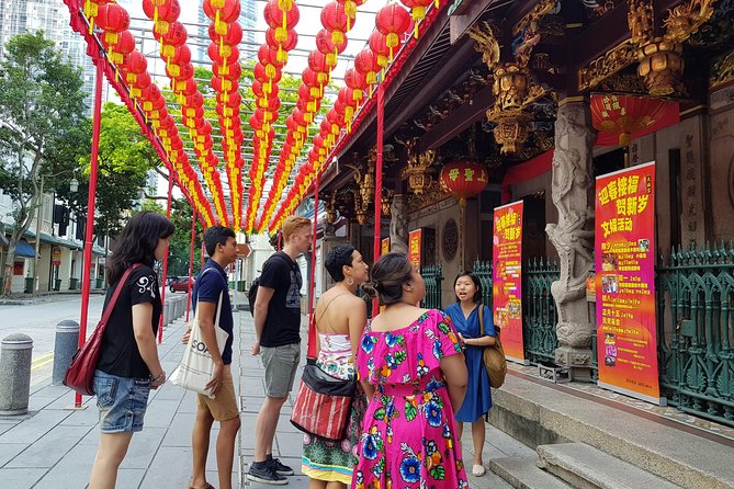 Private Singapore Walking Tour: City Highlights & Hidden Gems - A short refreshment stop at Maxwell Food Centre