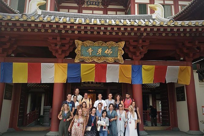 Private Singapore Walking Tour with a Local- Half day or Full Day - Getting around by MRT and bus