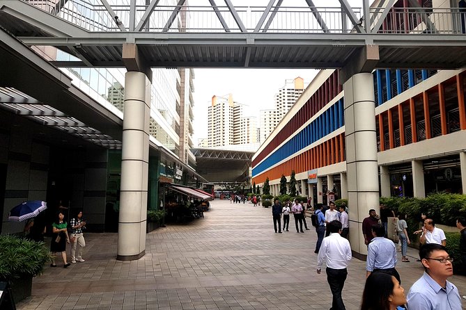 Public Housing - Into the HDB Heartlands - Community life at the HDB atrium
