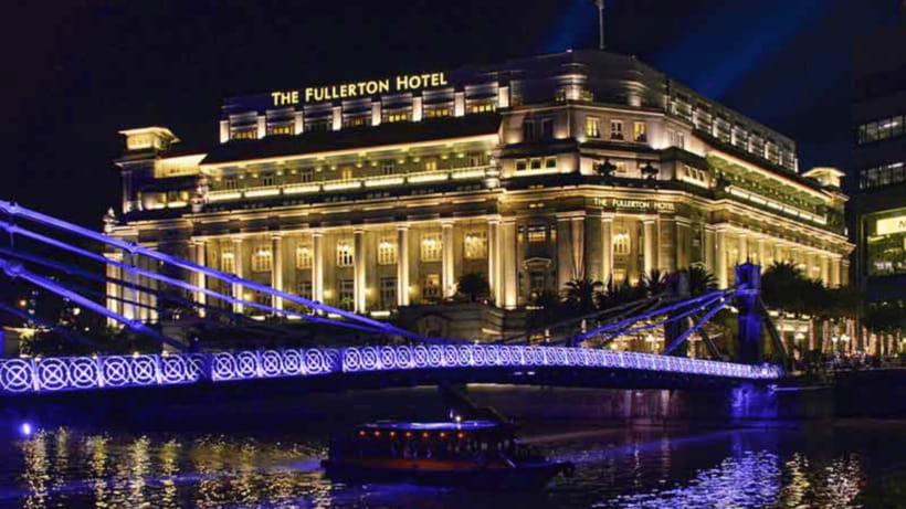 Signature Night Tour: Walk Through Marina with Food Tastings - Clifford Pier and Fullerton Bay, a short riverside transition