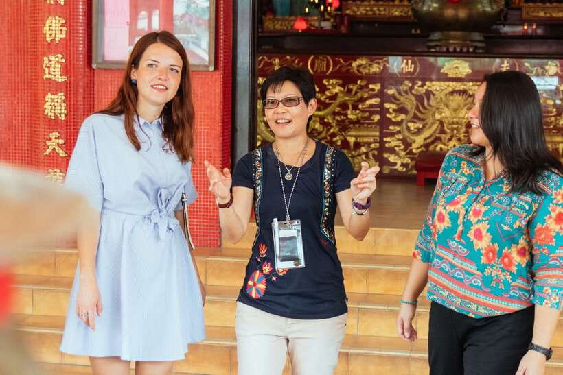 Singapore: 2.5-Hour Private City Tour Off the Beaten Track - What the guides add to the experience