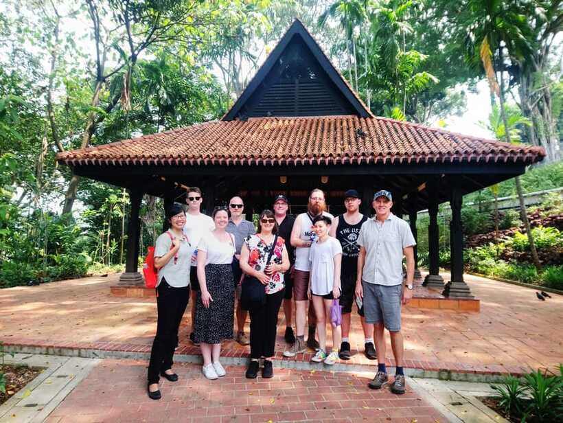 Singapore 2.5-Hour Walking Tour: Graves, Guns & Battles - The 19th century colonial cemetery