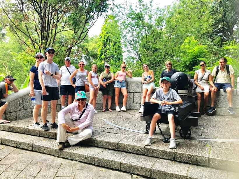 Singapore 2.5-Hour Walking Tour: Graves, Guns & Battles - What the guides add