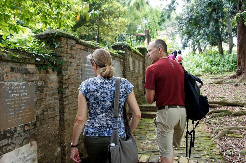 Singapore 2.5-Hour Walking Tour: Graves, Guns & Battles - Beginning at the Fort Canning Centre