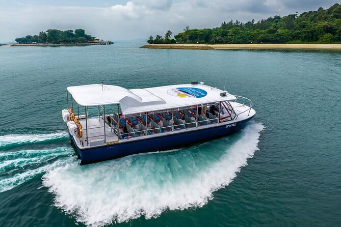 Singapore - Albatross Speedboat Adventures Cruising in Sentosa - A fast start from S.E.A. Aquarium