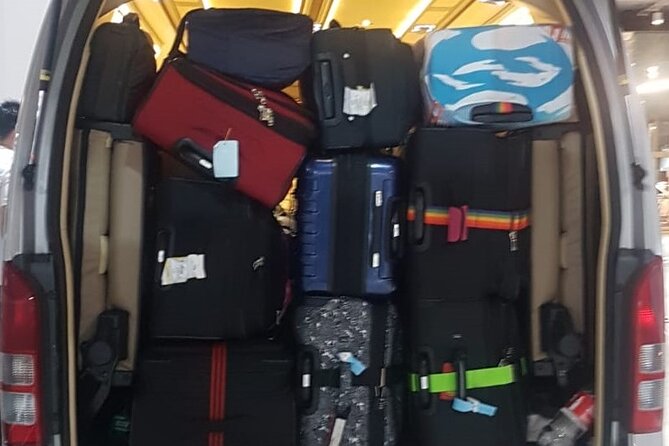 Singapore Arrival Ground Transfer in Limo-Bus - From Changi Airport to your hotel in 15 to 30 minutes