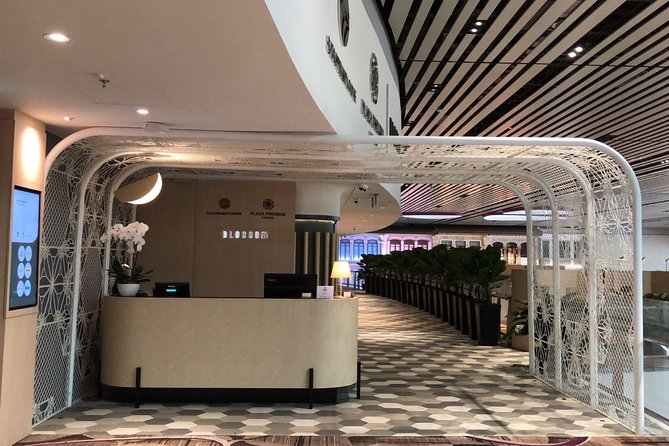 Singapore Changi Airport BLOSSOM - SATS & Plaza Premium Lounge at Terminal 4 - Food From Breakfast Through the Afternoon