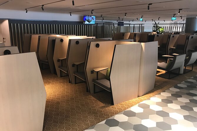 Singapore Changi Airport BLOSSOM - SATS & Plaza Premium Lounge at Terminal 4 - The Atmosphere and Service