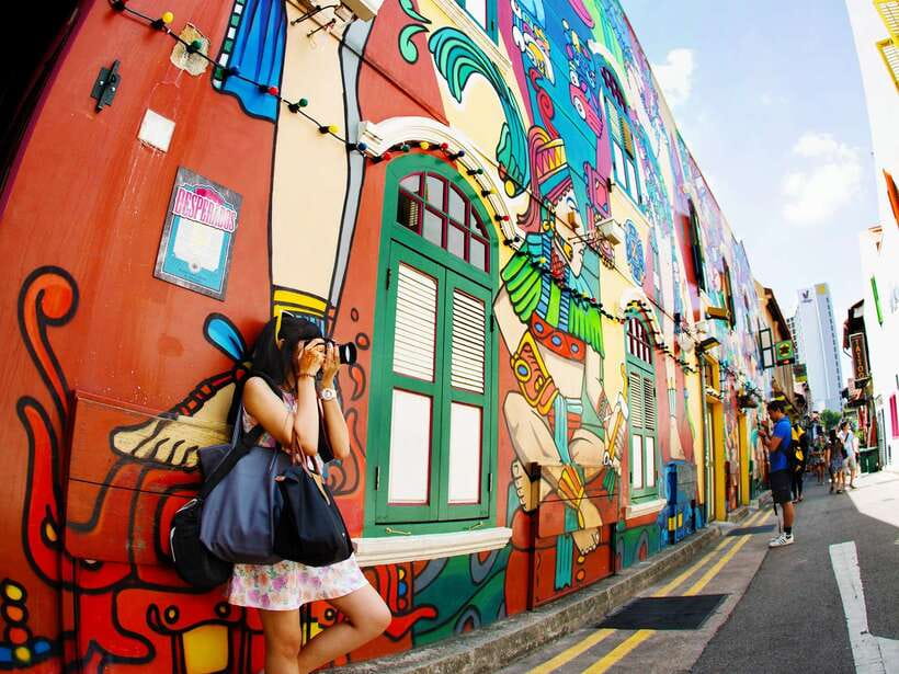 Singapore: Chinatown and Little India Guided Walking Tour - Crossing into Kampong Glam