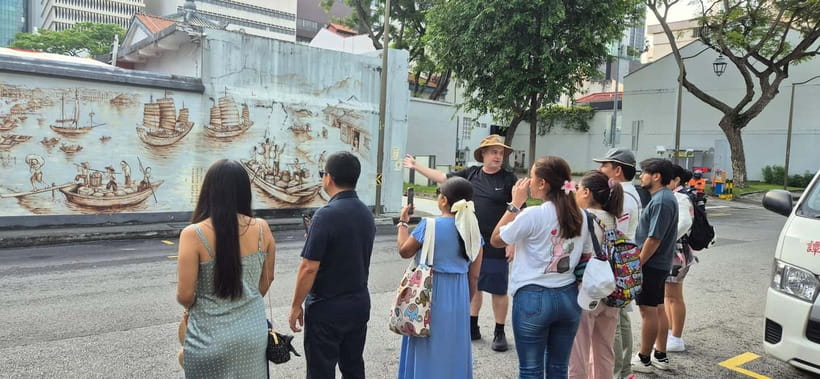 Singapore: Chinatown, Civic District, Marina Bay Walk Tour - A brief look at National Gallery Singapore