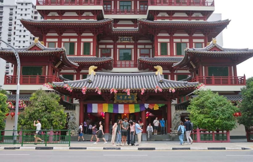 Singapore: Chinatown Food Tour with 6 Tastings - A Chinatown food tour with a puzzle in the middle
