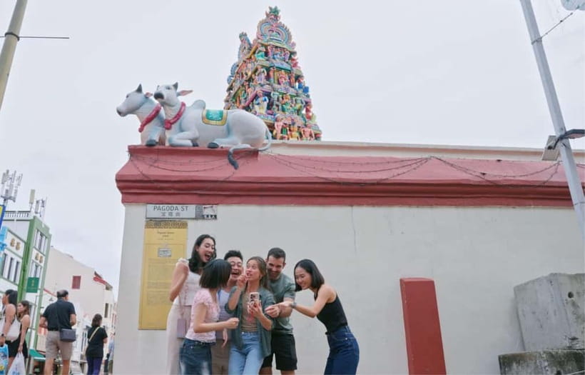 Singapore: Chinatown Food Tour with 6 Tastings - Tea and a pause before dessert
