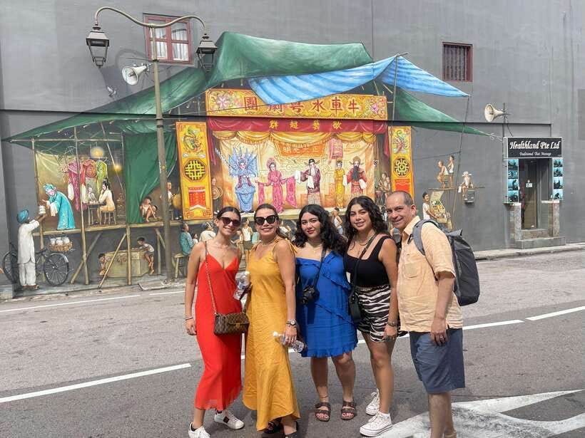 Singapore: Chinatown Hawker Guided 8-Dish Tasting Tour - Group size, walking, and comfort