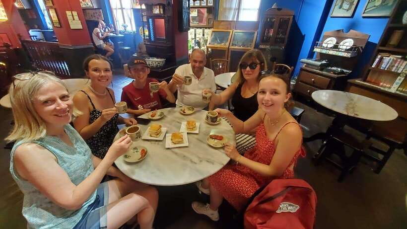 Singapore: Chinatown Hawker Guided 8-Dish Tasting Tour - Eight tastes, from chicken rice to fried carrot cake