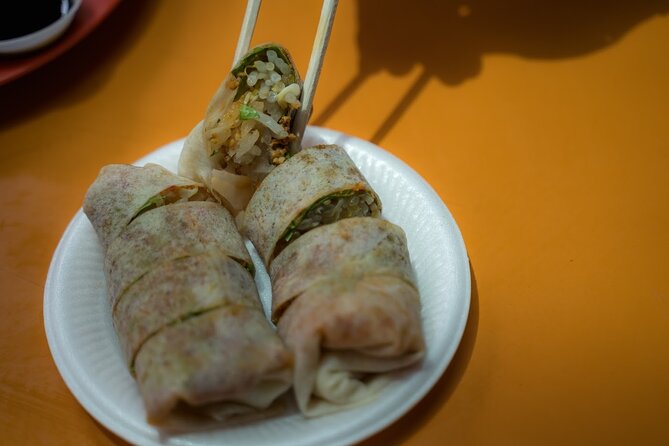 Singapore: Chinatown Hawker Market Food Tour with 7 Food Tastings - Singapore’s oldest Hindu temple
