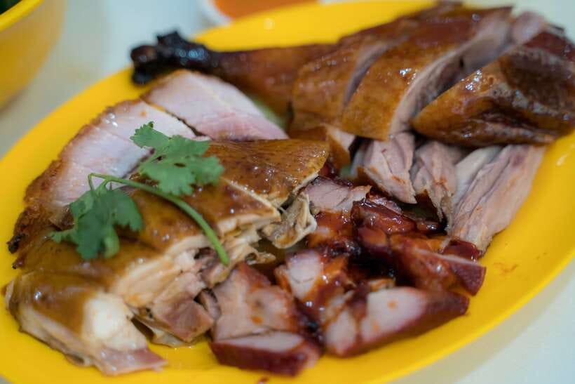Singapore: Chinatown Hawkers Food Tour with 7 Food Tastings - Stories between the stalls