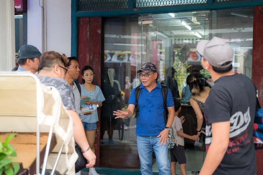 Singapore: Chinatown Hawkers Food Tour with 7 Food Tastings - Chwee kueh and the everyday hawker table
