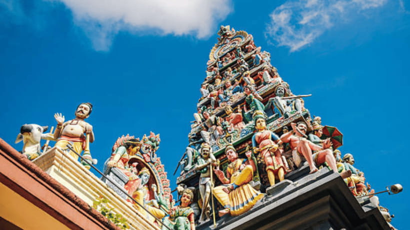 Singapore: Chinatown Hidden Treasure Walking Tour with Snack - Sri Mariamman Temple and Chinatown’s shared cultures