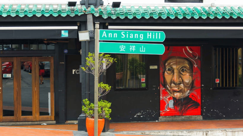 Singapore: Chinatown Hidden Treasure Walking Tour with Snack - Buddha Tooth Relic Temple in Tang-style form